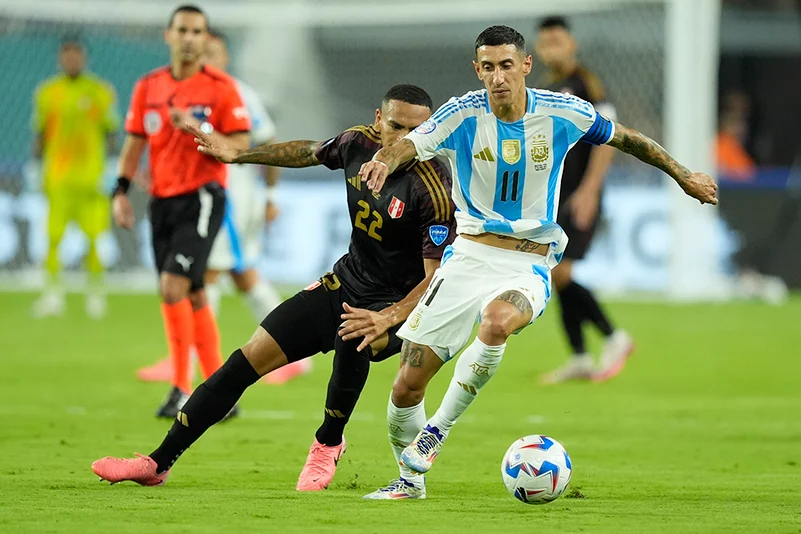 Angel Di Maria and Alexander Callens battle for the ball